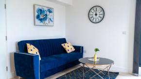 Lovely 2 bed Penthouse in Loughton central location